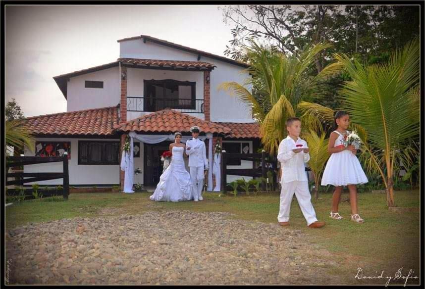 Casa Campo Emaus Caucasia Exterior photo