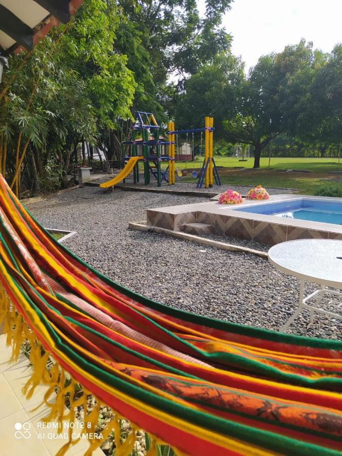 Casa Campo Emaus Caucasia Exterior photo